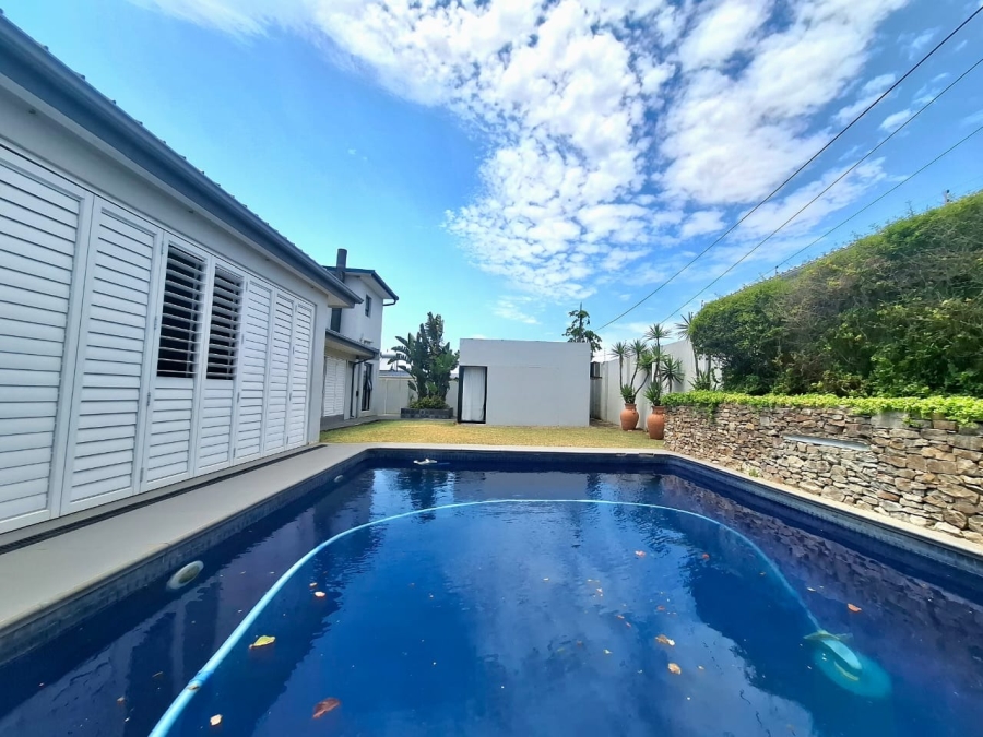 6 Bedroom Property for Sale in Gonubie Eastern Cape